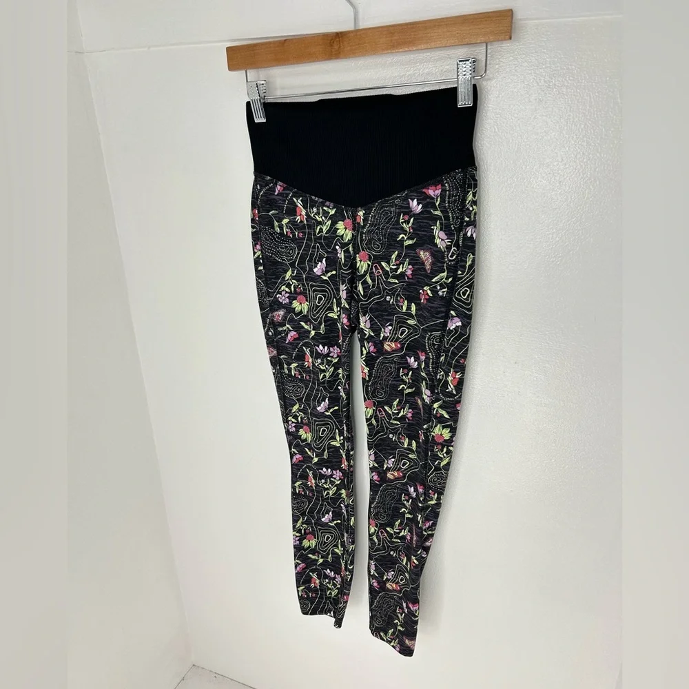 The North Face Black Floral Graphic Print Leggings Size Small‎ Active Gym Yoga